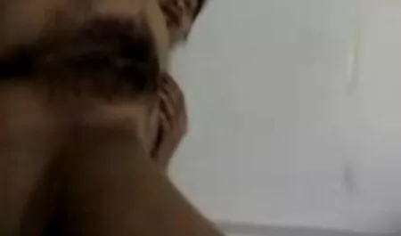 長い脚の若い女の子のセックスと男のベッドとすべての彼女の猫 女 同士 の エロ い 動画