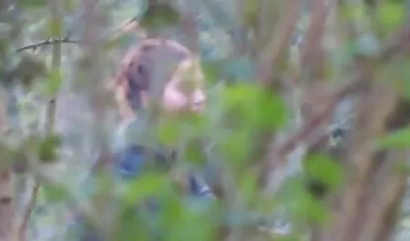 20歳の王女とベッドのお姉さんの中で成熟したはげ男 エロ 女 動画