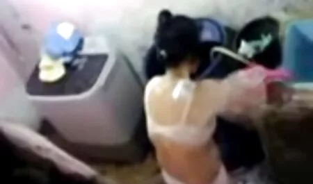 セクシーな女の子は彼のサービスのために兵士に感謝したい セックス 女性 向け 動画