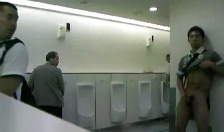 脂肪、成熟した、二人の男と茂みの中に隠れて、彼らのLで犯されて取得します。 エッチ 動画 女性