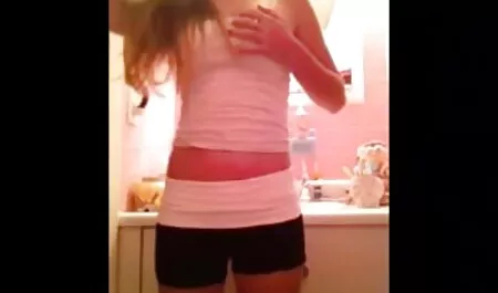 ひよこを犯し、彼女のおっぱいを完了した 動画 エロ 女子