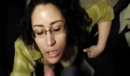 黒人女性は一人で男と一緒に来て、彼のおっぱいを吸う 女性 えろ 無料