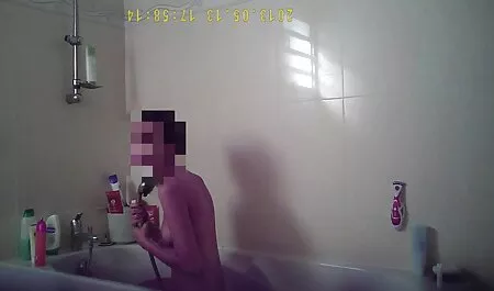 太陽の下で庭でソファの上でけいれん乳首の赤毛 無料 女の子 エッチ