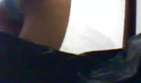 そのブロンドはボルトを吸うとLにそれらを持って来る エロ 女 動画