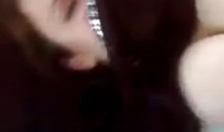 男キャッチaロシアの女の子のためにa handjobと舐めてる彼女の滑り前に性別 セックス 女性 用 動画