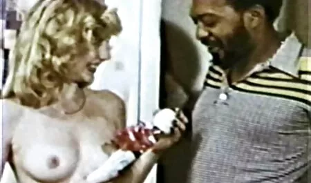 男は性のおもちゃを持つ巨乳な女性のすべての穴をけいれんし、お尻と猫で彼女を性交する 無料 動画 h 女性
