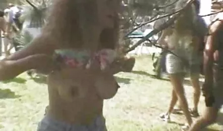 私は友人からカメラを取って、スキニーで私のポルノを撮影しました アダルト 女性