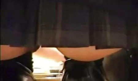 湯たんぽスージーは気にしないでください単に両方の穴で同時に 動画 エロ 女子