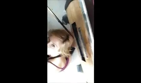 レズビアン赤毛の女の子はstraponとクソと滑りをなめるために与えます エロ 動画 女 向け
