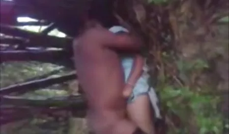 スーツ学生は、カードに情熱、性的欲求を失い、友人に犯されます 女性 でも エロ 動画
