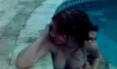 大きなお尻の十代は彼女の口の中でコックを持っていて、彼女のお尻の中で エロ 動画 無料 女性 向け
