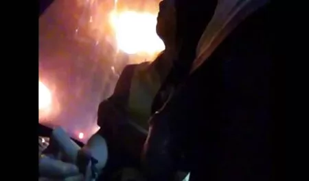 路上でフェラチオを与え、自宅でL.犯さ 若い 女の子 の エロ 動画