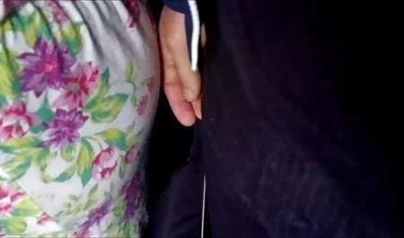 オンカメラ引きa女の子間に彼女のおっぱい agesage 女性