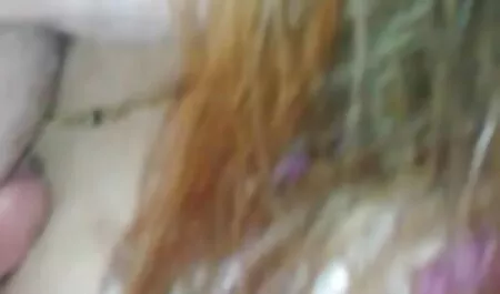 カメラ付き携帯電話で魅力を踊る女の子 女性 アダルト クンニ