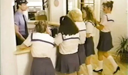 黒人男性の妹は、ハイヒールのサンダルで巨乳の美しさです 女性 の ため の セックス ビデオ