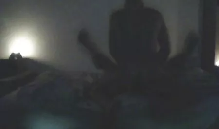 隠れたcam金髪の小さなおっぱい脱衣 女 向け エロ 動画