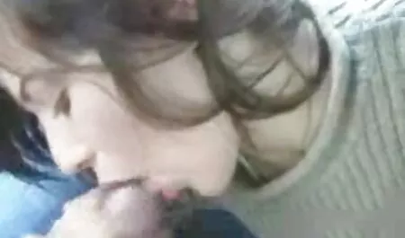 ブロンドは、ベッドで朝食とblowjobを提供して エロ 動画 無料 女性