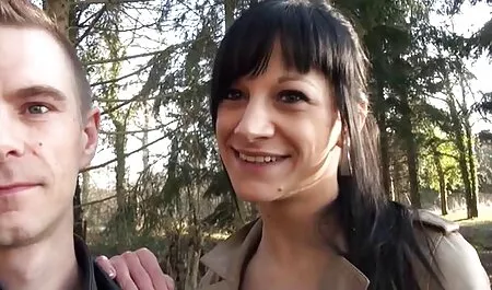 大きなお尻の女性はシャワーを取る 動画 女性 sex