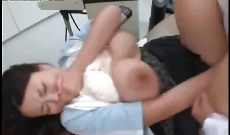 黒人男性と交配する前にディルドとの穴をいじめる 女 エッチ 動画