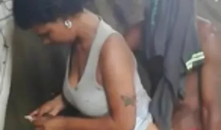 雑レズビアン性温黒檀とstraponによるプール 女 の ため の h 動画