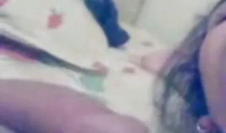 黒檀女性けいれん男タップと顔に精液を取ります 女性 エロ 安心