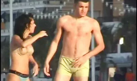 女の子はバスルームで撫で停止します セックス 動画 女性